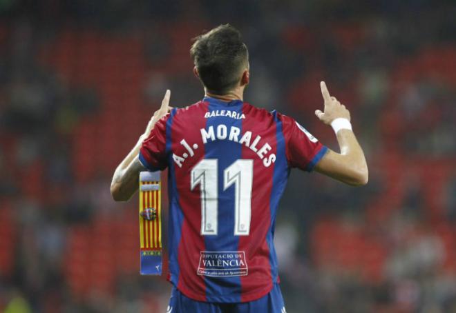Morales celebra su gran gol frente al Athletic Club (Levante UD).