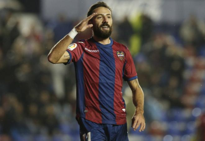 Morales, del Levante UD, celebra un gol de la presente temporada.