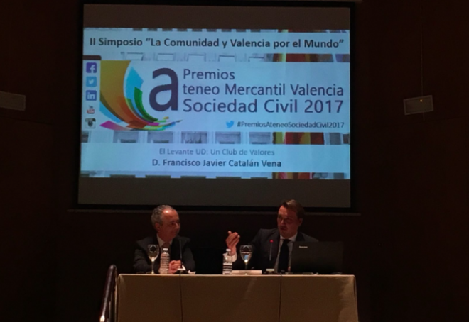 Quico Catalán durante su conferencia en el Ateneo de Valencia. (Foto: @AteneoValencia)