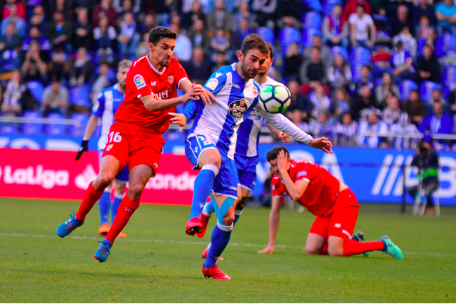 Navas presiona a Adrián en un lance del partido. (FOTO: Óscar Cajide)