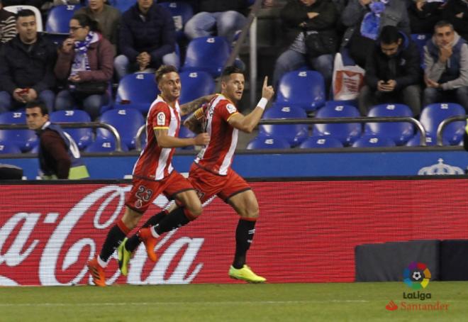 Aday festeja un gol con el Girona.