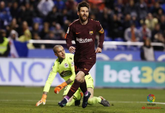 Messi celebra uno de sus tres goles en la victoria del Barcelona contra el Deportivo (LaLiga).