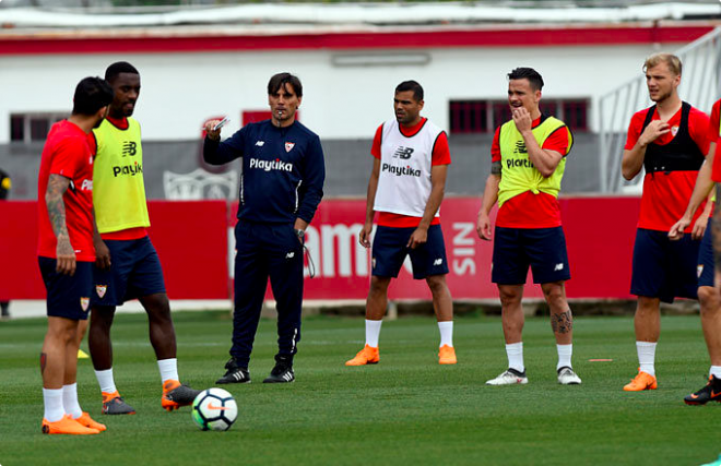 Montella dando órdenes (Foto: Kiko Hurtado).