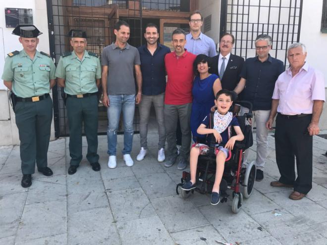 Foto de familia de la presentación del Trofeo.