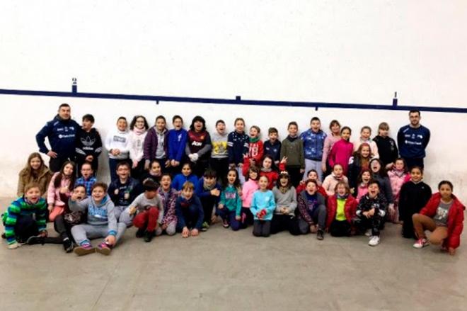 Pilota a l'escola encara la setmana fallera plena d'activitat.