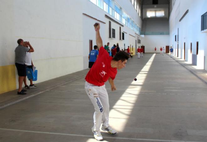 Jose Ramon del CPV Borbotó traguent a llargues