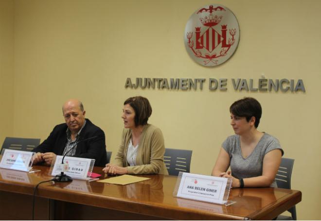 Giner, a la dreta de la foto.