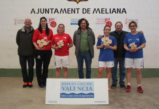 Les finalistes posen en Meliana.