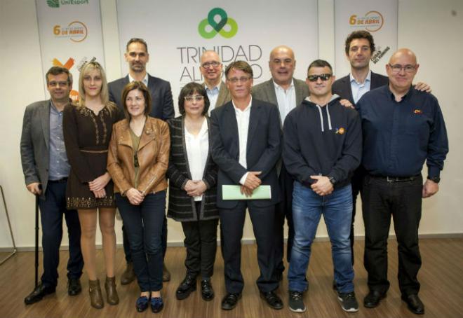 Foto de familia tras la presentación del torneo.