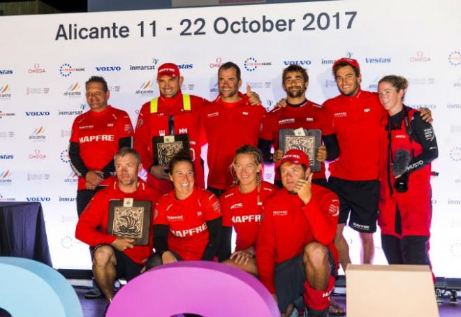 El equipo español es el primero en llegar al puerto de salida de la Volvo Ocean Race al filo de las dos y media de la madrugada