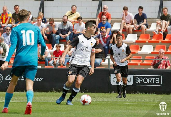 Hugo Guillamón en el partido. (Foto: Valencia CF)