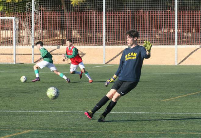 El portero durante un entreno. (Foto: UCAM Murcia)