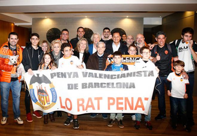 Murthy estuvo con la peña de Barcelona (Foto: Valencia CF).