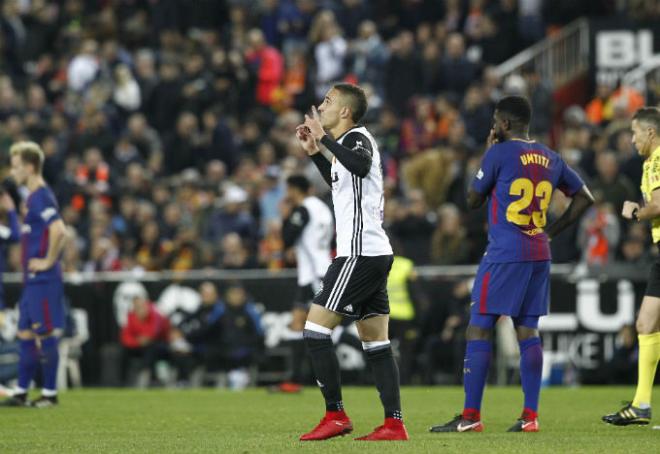 Rodrigo celebra el gol contra el Barcelona el año pasado. (Foto: David González)