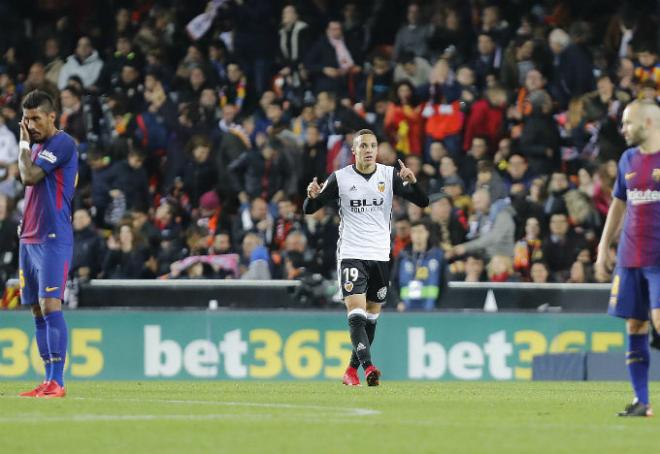 Rodrigo celebra un gol la temporada pasada. (Foto: Valencia CF)