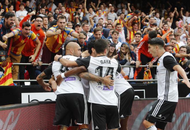 El Valencia CF celebra un gol en Mestalla.