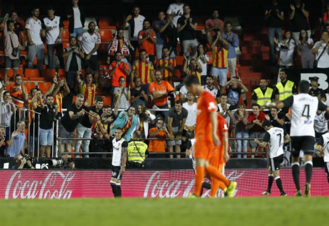 El Valencia goleó al Málaga en la primera vuelta. (Foto: David González)