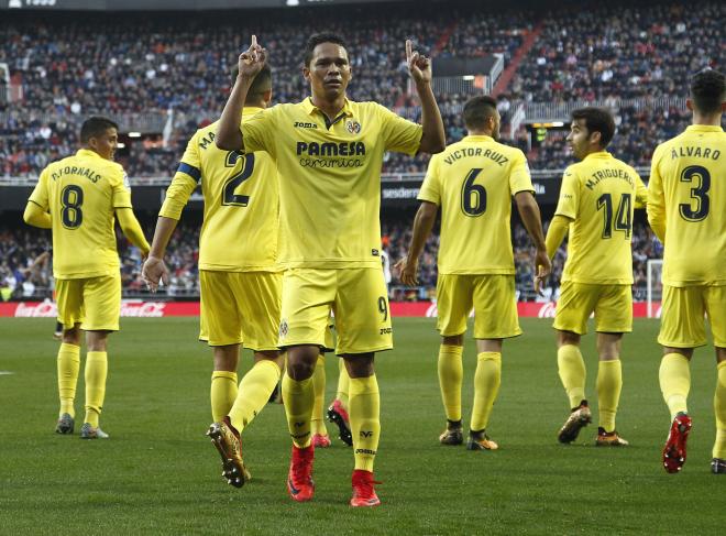 Bacca celebra un gol en Mestalla.