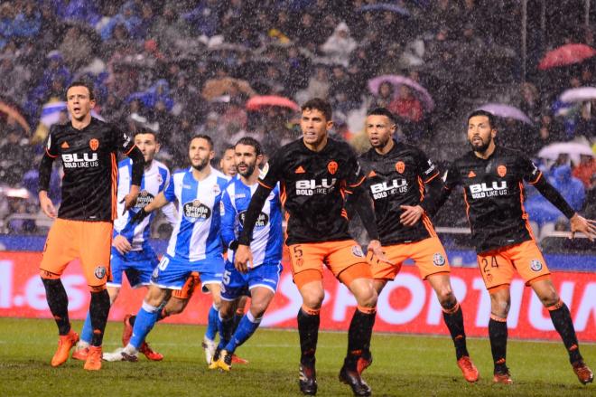 El Valencia estuvo serio contra el Depor (Foto: Óscar Cajide).