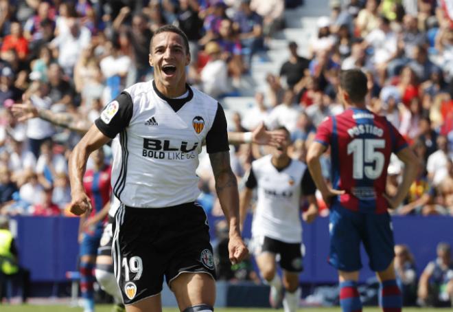 Rodrigo celebra un gol en Orriols. (Foto: David González)