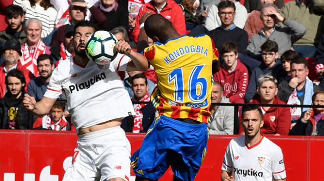 Kondogbia se lesionó contra el Sevilla (Foto: Kiko Hurtado).