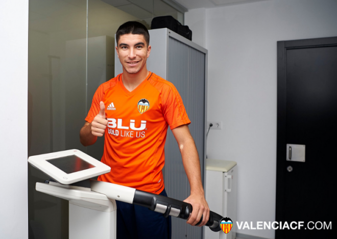 El centrocampista se somete a pruebas. (Foto: Valencia CF)