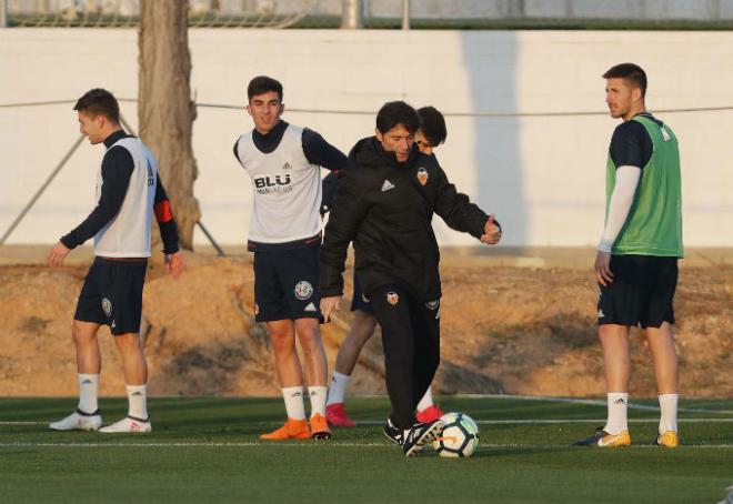 Marcelino en el entrenamiento de este lunes. (Foto: David González)