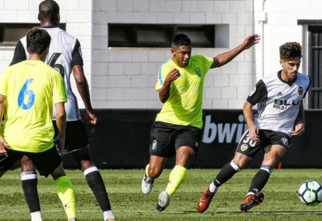 Vidal y Kondogbia en el amistoso. (Foto: Valencia CF)