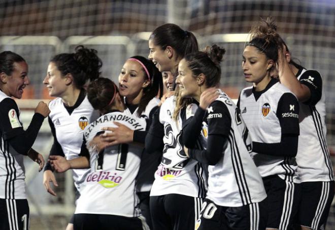 El equipo celebra el primer gol. (Foto: Valencia CF)