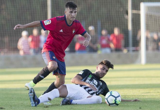 El lateral con la camiseta del Osasuna.