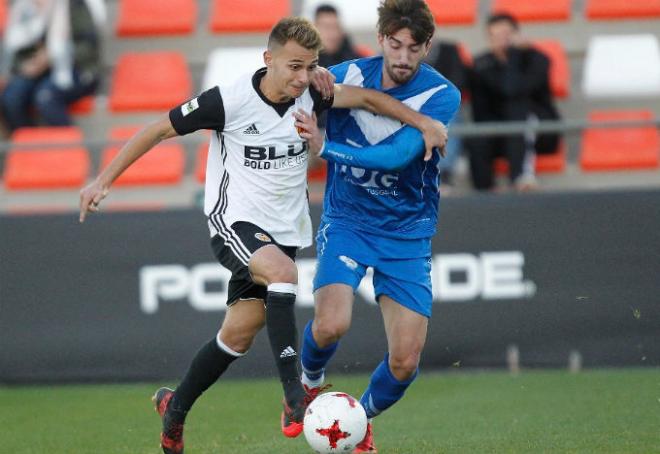 Fran Villalba contra el Badalona (Foto: Valencia CF).