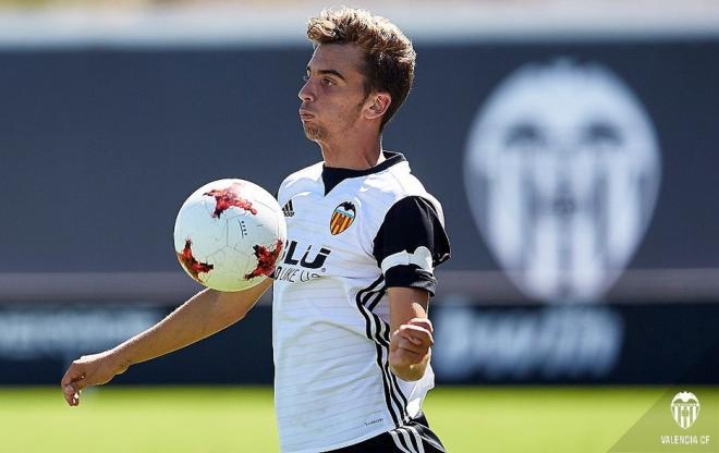 Álex Centelles le dio a Jordi Sánchez el 1-0. (Foto: Valencia CF)