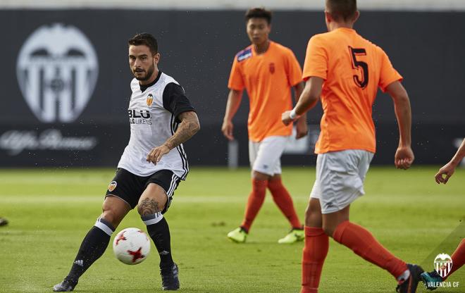 El Mestalla juega un balón en el Antonio Puchades.