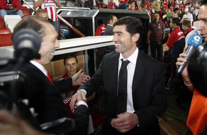 Quini y Marcelino en El Molinón. (Foto: EFE)