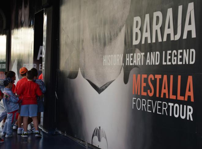 Pasar por el túnel de vestuarios es una experiencia mística. (Foto: Valencia CF)