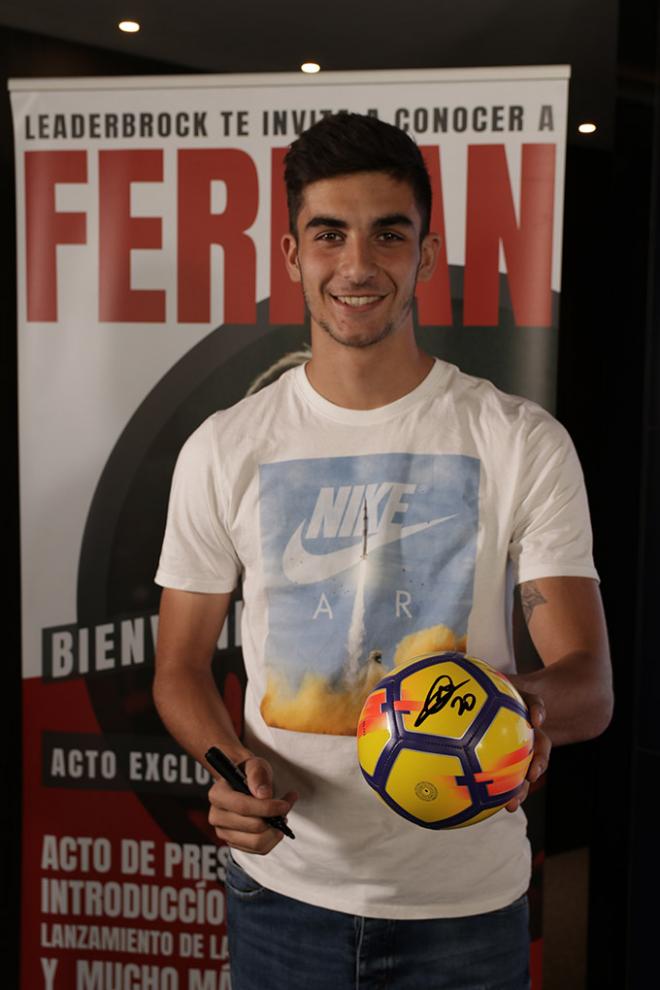 Ferran Torres presentó su nueva web y logo (Foto:Leaderbrock).