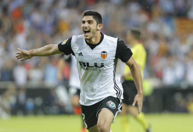 Guedes celebra un gol con el Valencia.