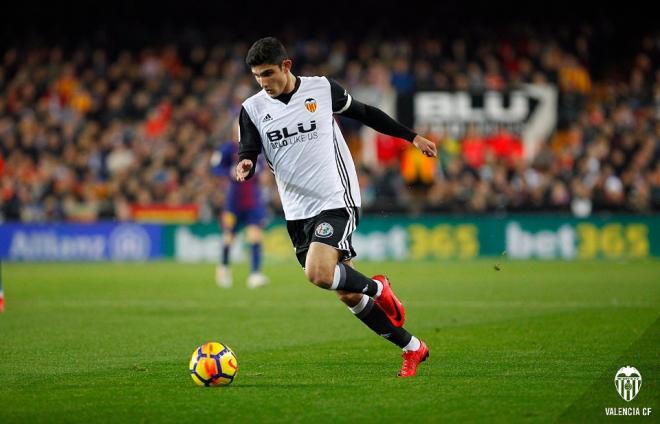 Guedes jugó con normalidad ante el Barça. (Foto: Alberto Iranzo)