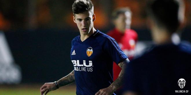 Santi Mina dejó a todos boquiabiertos con su gol casi imposible. (Foto: Lázaro de la Peña / Valencia CF)