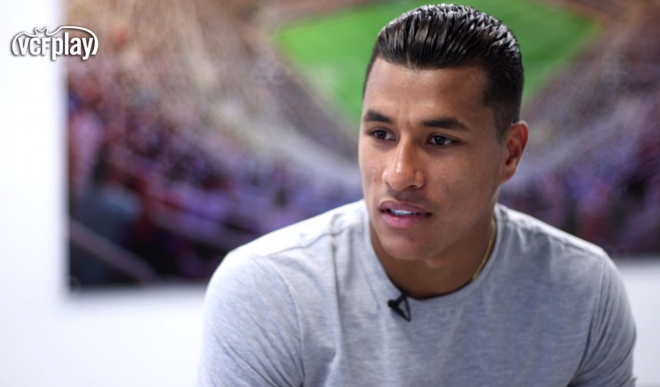 Murillo responde a las preguntas de la afición.