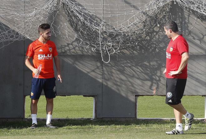 Nacho Gil entrenando con el Valencia la temporada pasada. (Foto: David González)