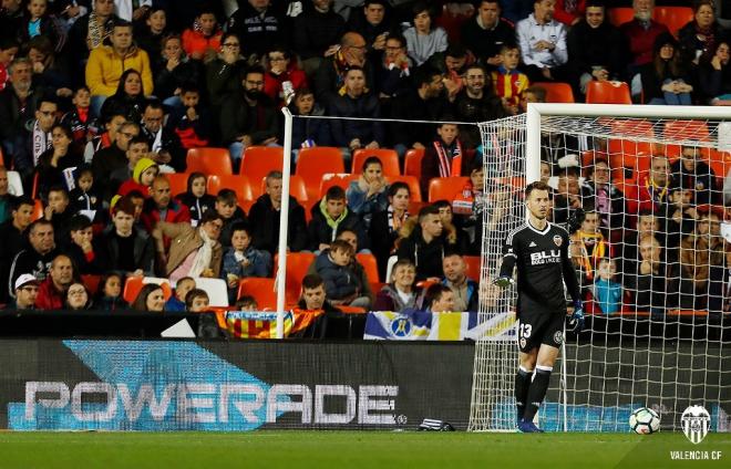 Neto volvió a dejar su portería a cero contra el Espanyol. (Foto: Valencia CF)