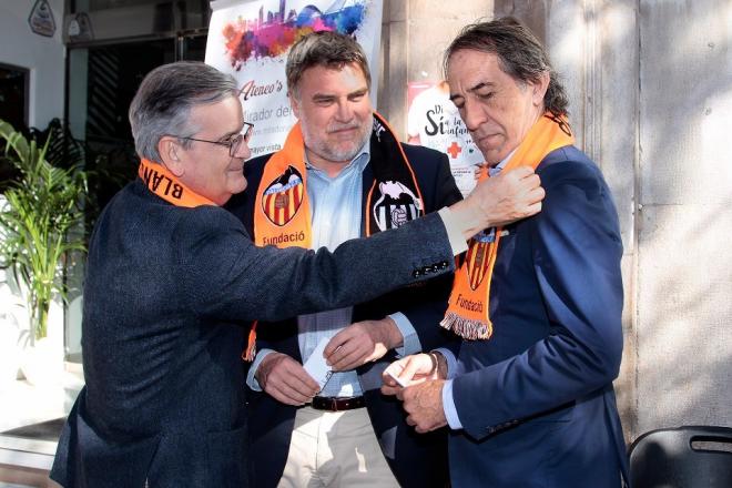 Ricardo Arias estuvo en la mesa petitoria. (Foto: Valencia CF)