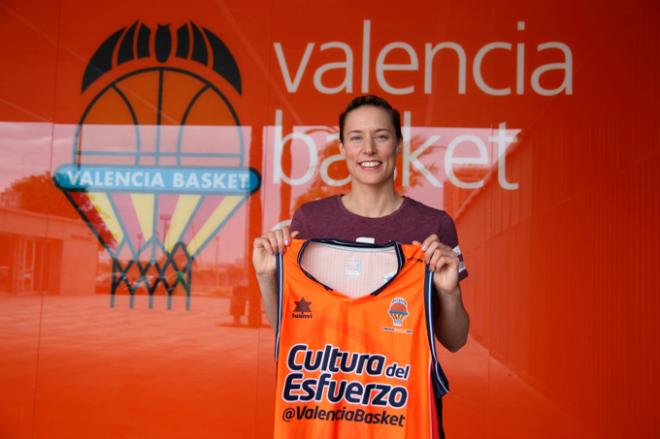 Anna Gómez supera la revisión médica con Valencia Basket.