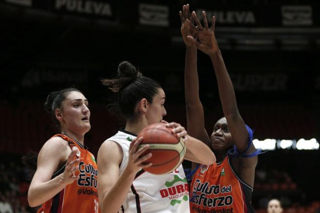 Valencia Basket mantiene sus opciones con dos jornadas aún por disputarse. (Foto: M. A. Polo)