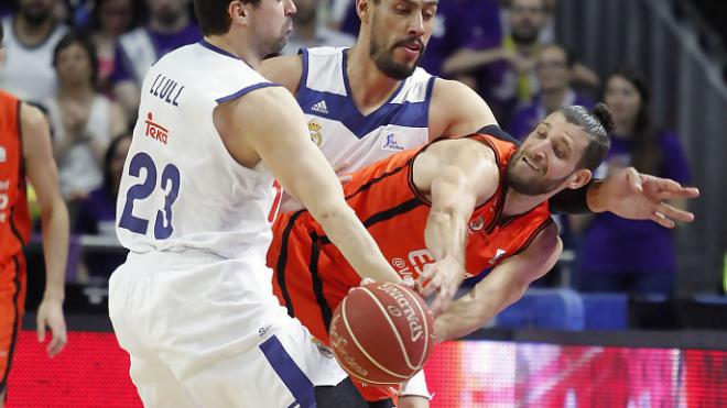 Si algo tiene Valencia Basket es garra. (Foto: M.A. Polo)