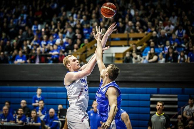 Tryggvi Hlinason anotó 15 puntos y capturó 8 rebotes. (Foto: FIBA)