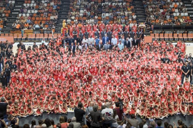 Foto de familia de la presentación (Foto: Isaac Ferreras)