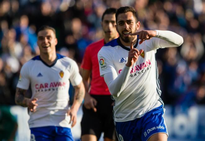 Borja Iglesias celebra uno de sus goles marcado con el Real Zaragoza (ElDesmarque Zaragoza).