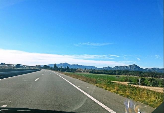 Momento del viaje de Kim Lim por carretera en la A-7 desde Barcelona.